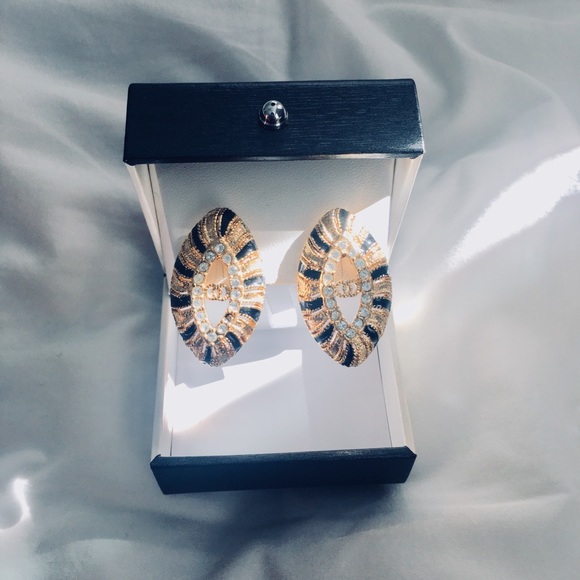 Black & Gold earrings - Picture 6 of 6